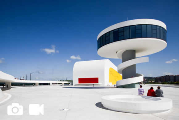 Centro Niemeyer / Aviles